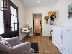 Main House Side Entrance Room With Murphy Bed -