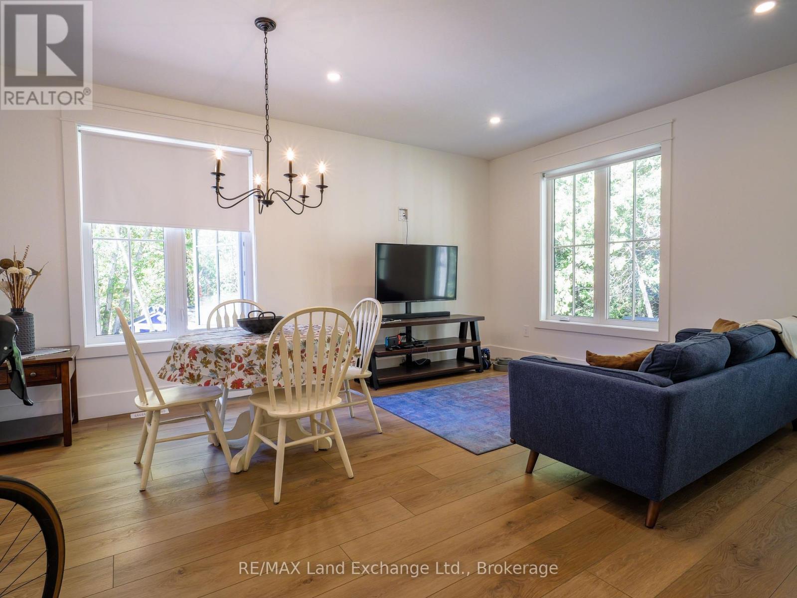 Apartment Living Room - 15 Lakeforest Drive, Saugeen Shores, ON - Indoor