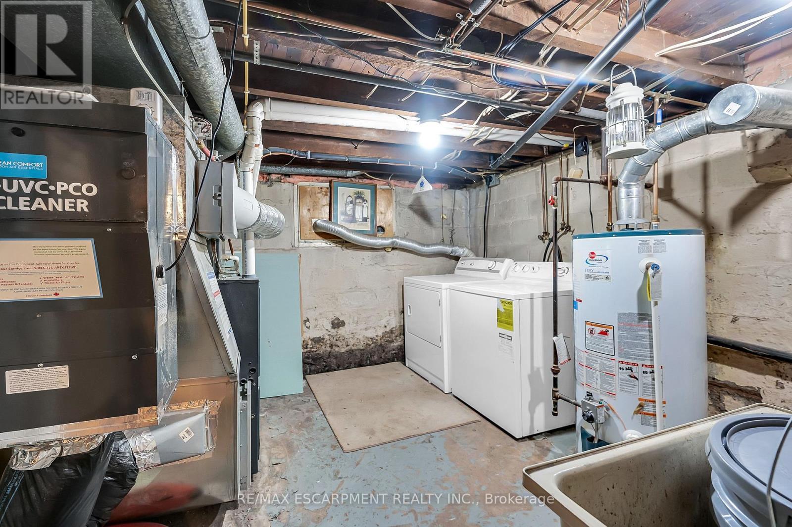 1256 Cannon Street E, Hamilton, ON - Indoor