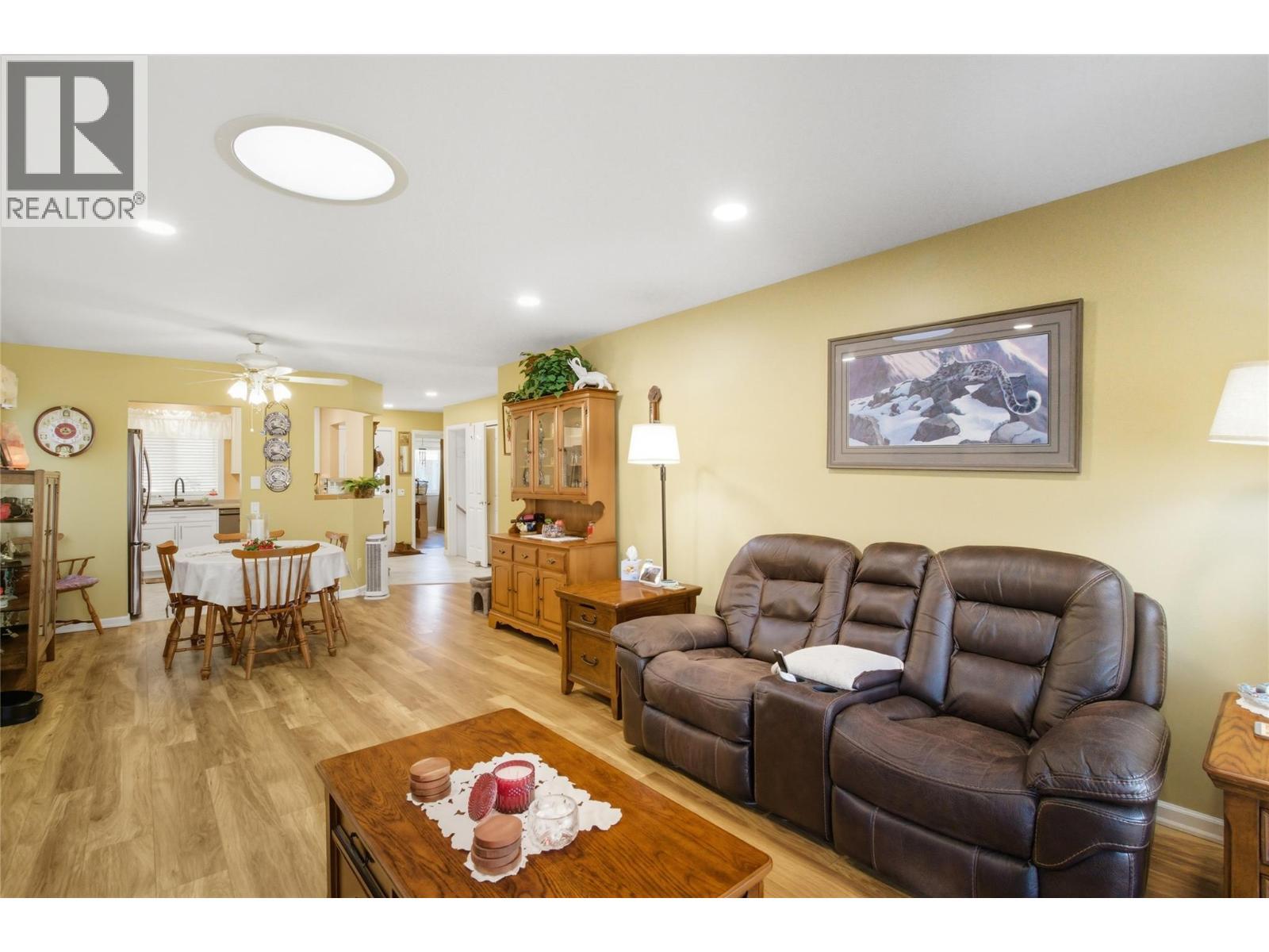 1195 14Th Street Unit# 18, Kamloops, BC - Indoor Photo Showing Living Room
