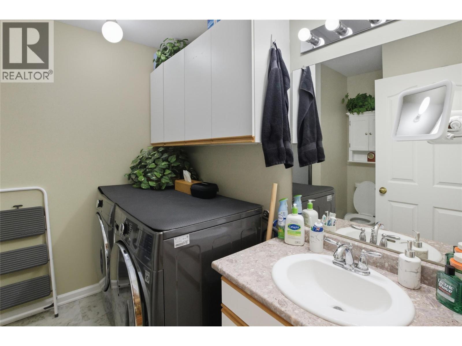 1195 14Th Street Unit# 18, Kamloops, BC - Indoor Photo Showing Laundry Room