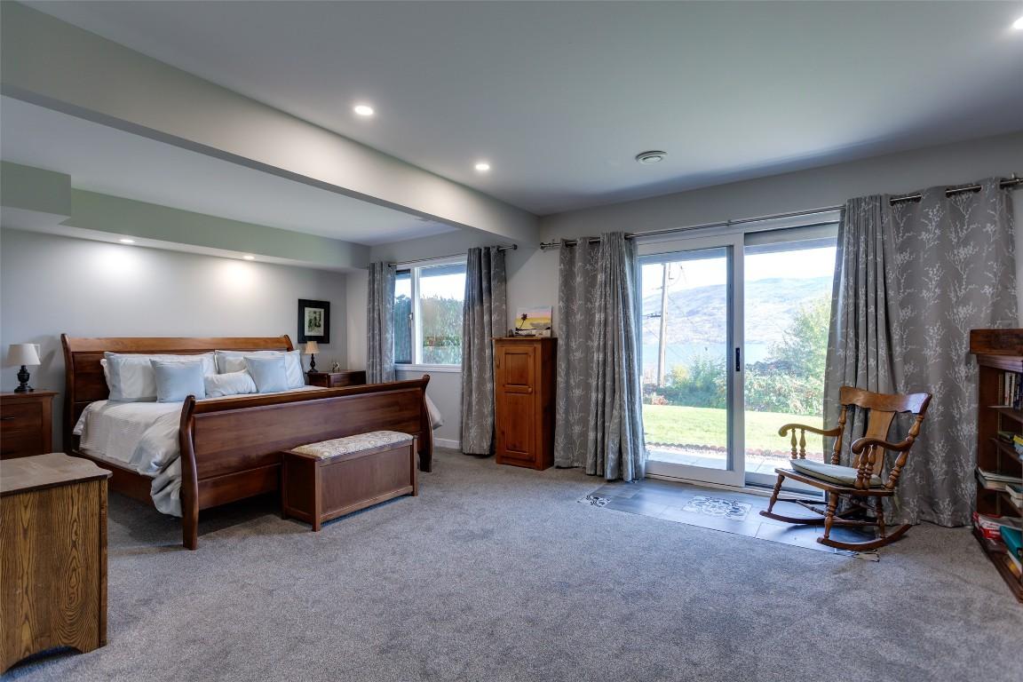 104-5970 Princess Street, Peachland, BC - Indoor Photo Showing Bedroom