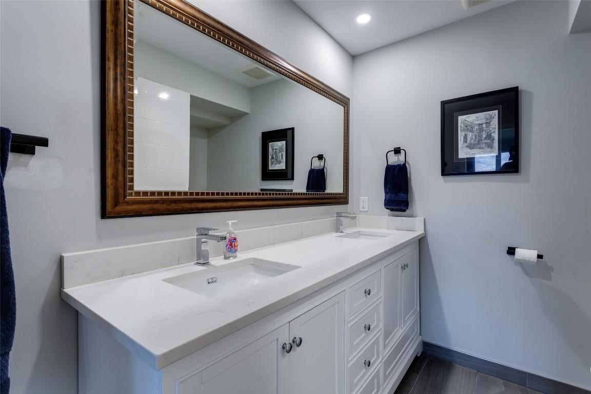 104-5970 Princess Street, Peachland, BC - Indoor Photo Showing Bathroom