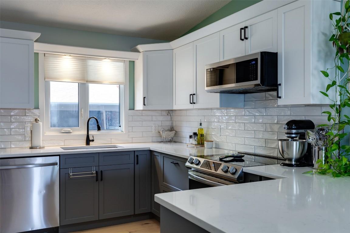 104-5970 Princess Street, Peachland, BC - Indoor Photo Showing Kitchen With Stainless Steel Kitchen With Upgraded Kitchen