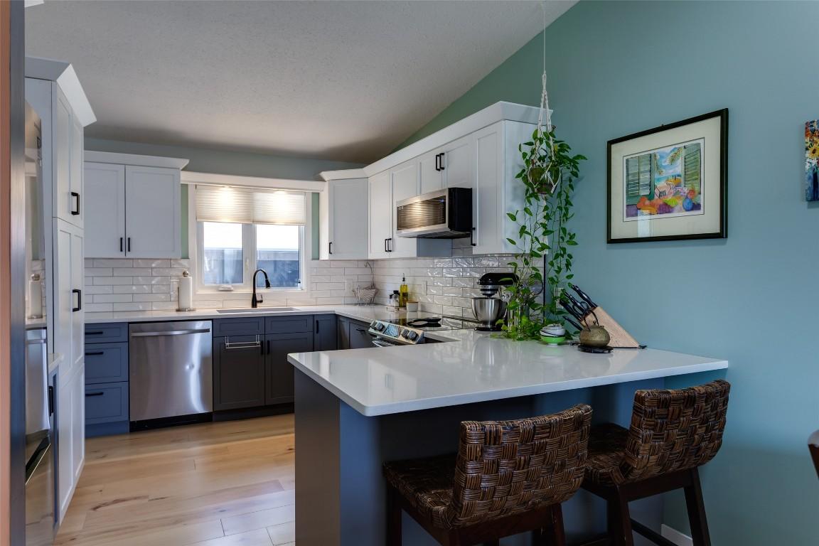 104-5970 Princess Street, Peachland, BC - Indoor Photo Showing Kitchen With Upgraded Kitchen