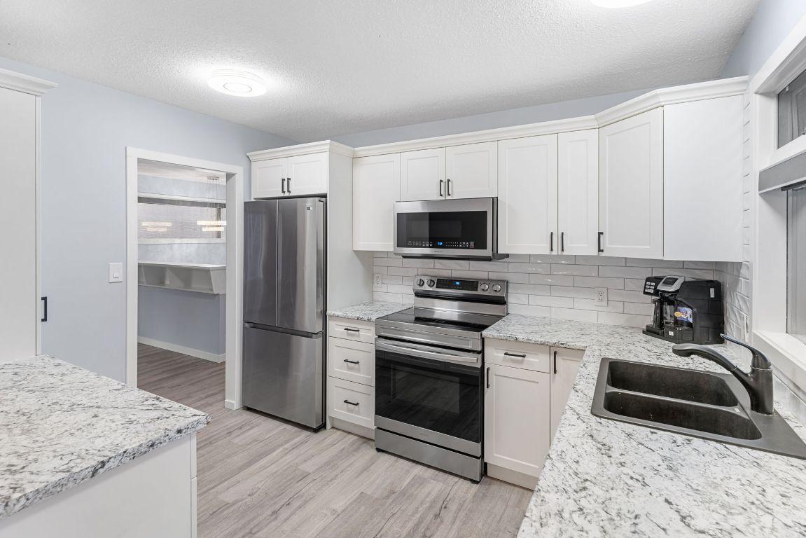 4611 Gordon Drive, Kelowna, BC - Indoor Photo Showing Kitchen With Double Sink