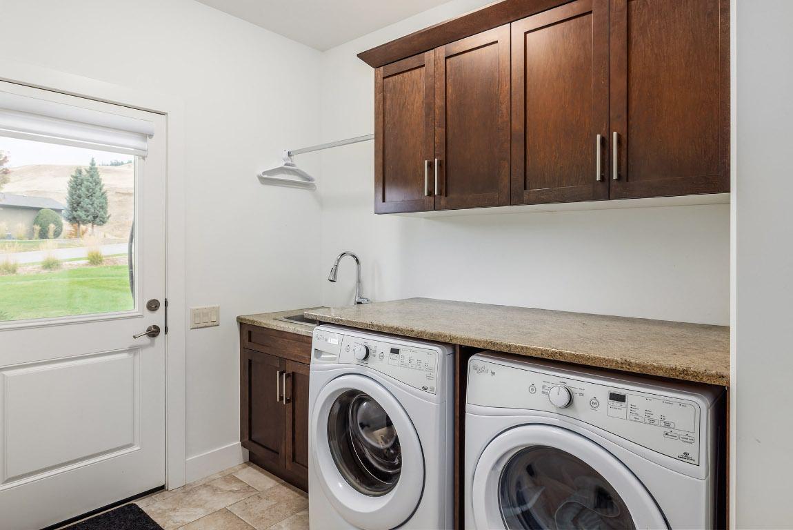 1858 Split Rail Place, Kelowna, BC - Indoor Photo Showing Laundry Room