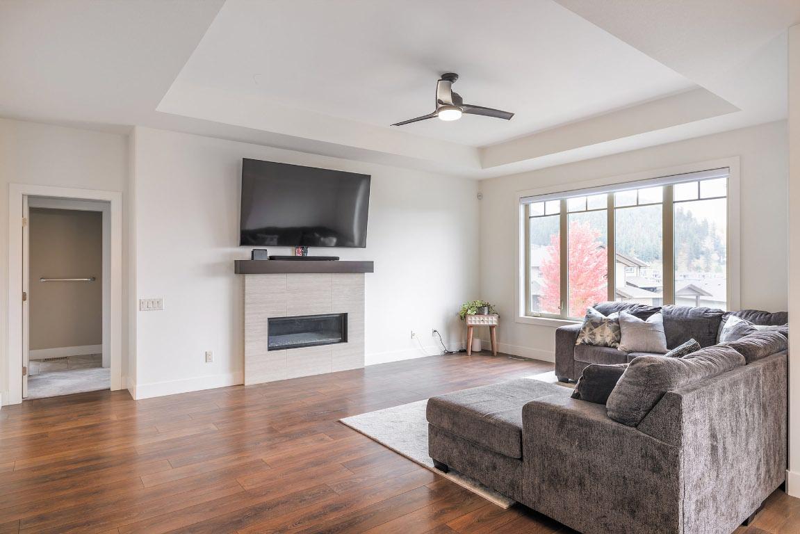 1858 Split Rail Place, Kelowna, BC - Indoor Photo Showing Living Room With Fireplace