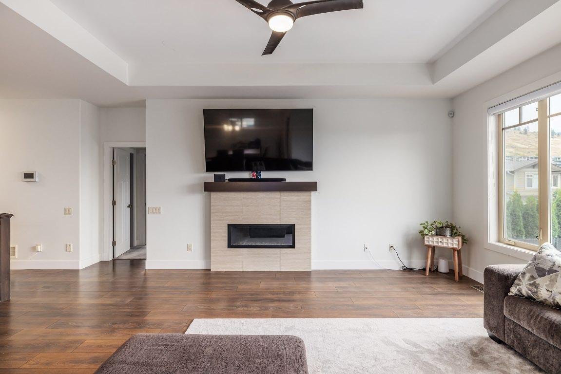 1858 Split Rail Place, Kelowna, BC - Indoor Photo Showing Living Room With Fireplace