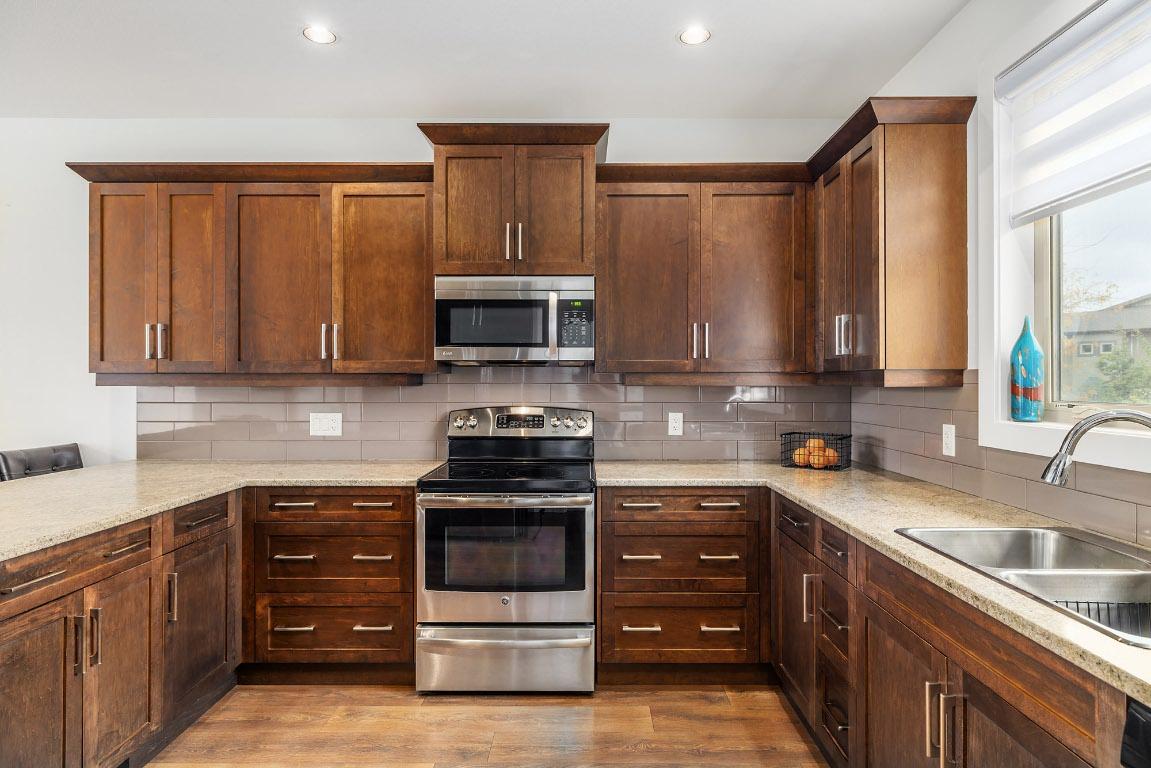1858 Split Rail Place, Kelowna, BC - Indoor Photo Showing Kitchen With Double Sink