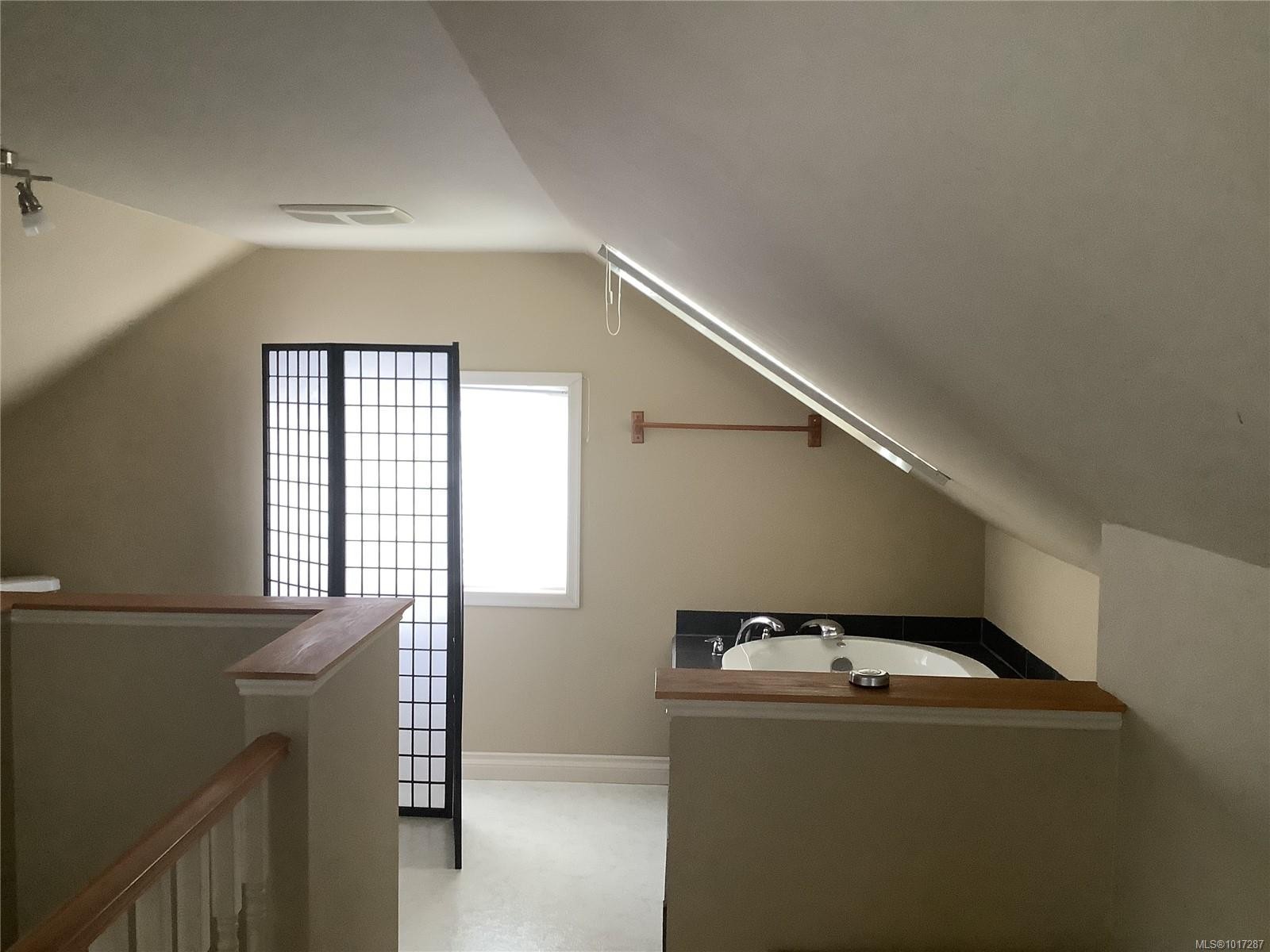 110 10Th Ave, Sointula, BC