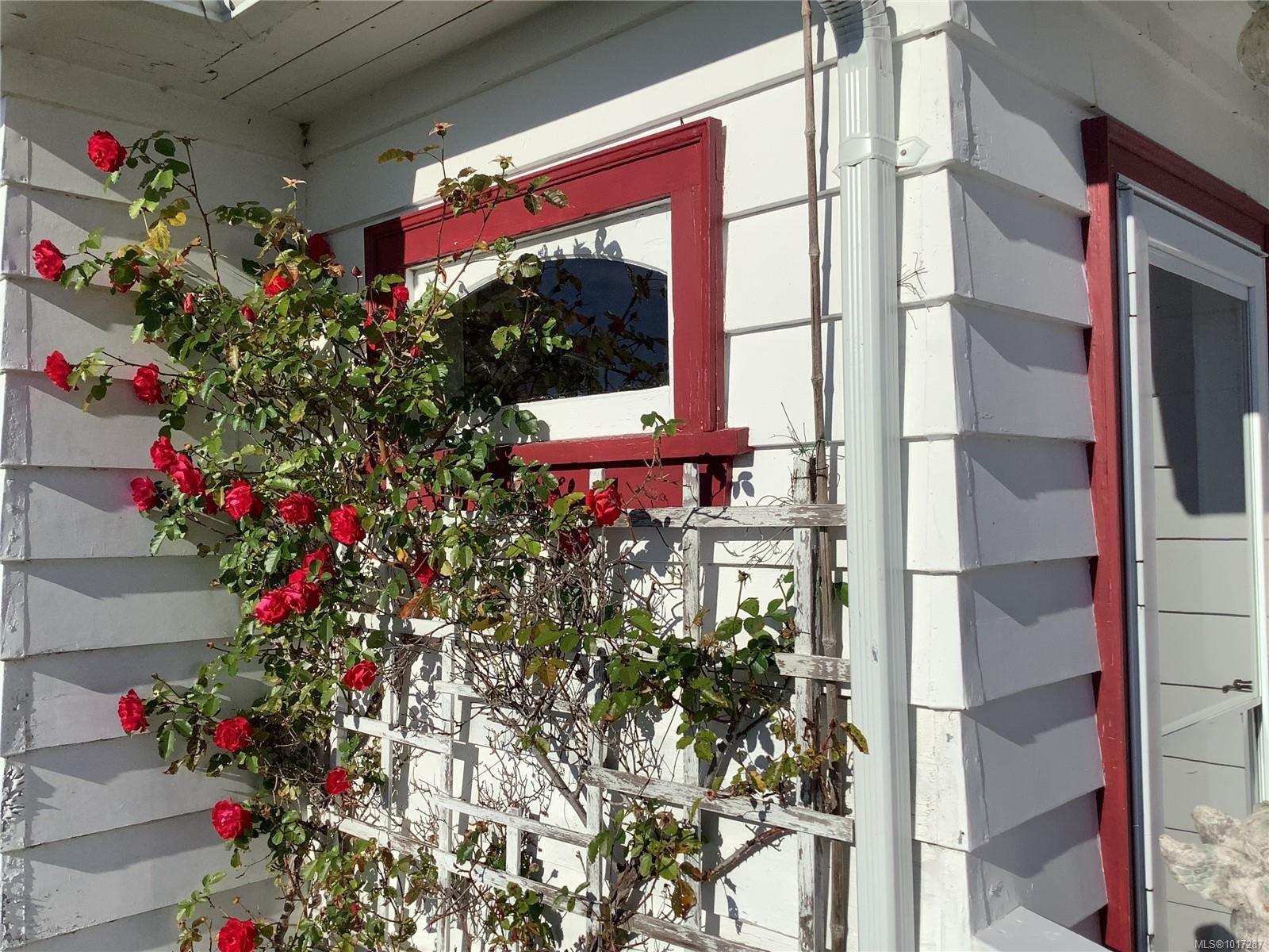 110 10Th Ave, Sointula, BC