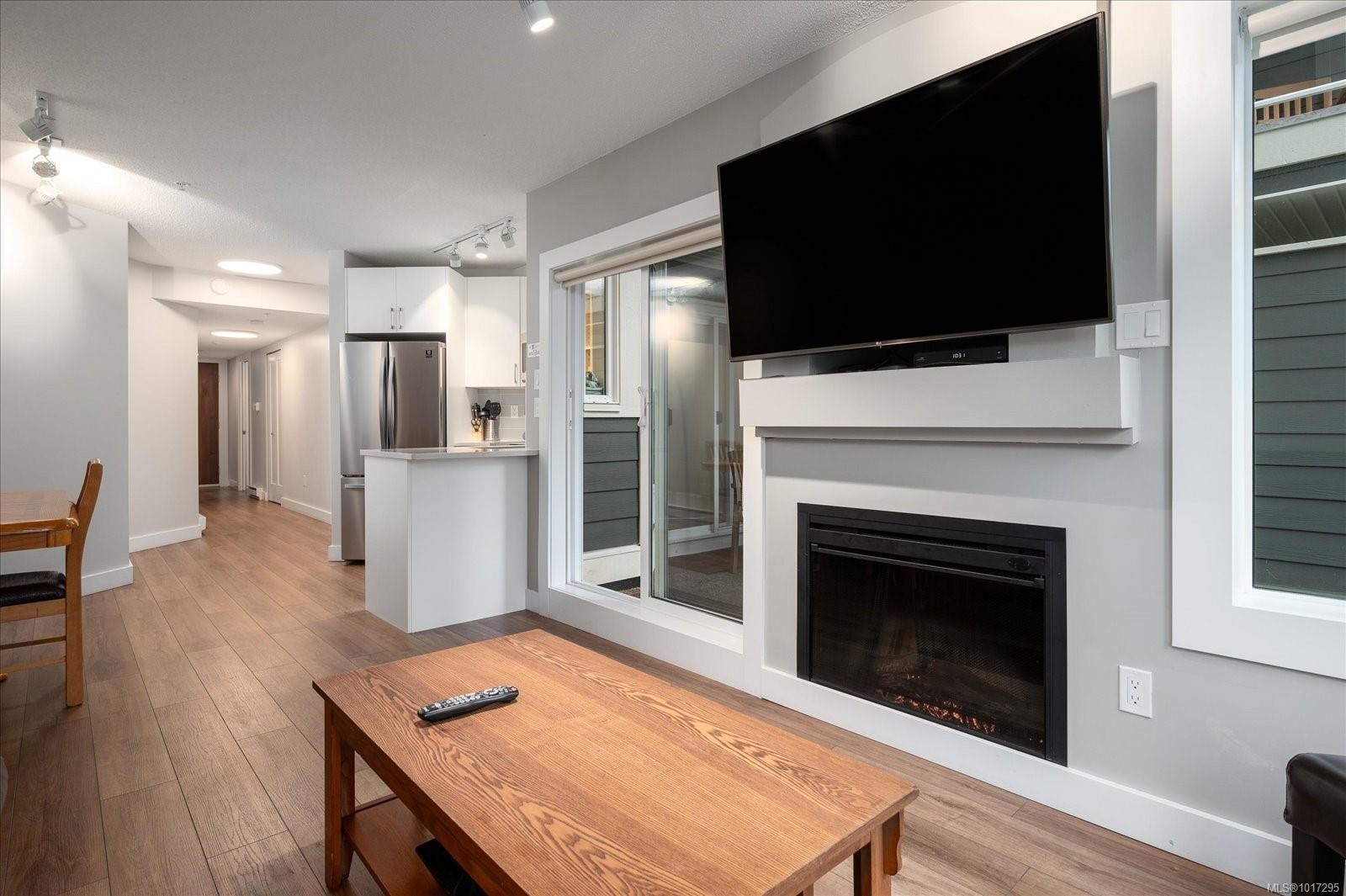 712-1600 Stroulger Rd, Nanoose Bay, BC - Indoor Photo Showing Living Room With Fireplace