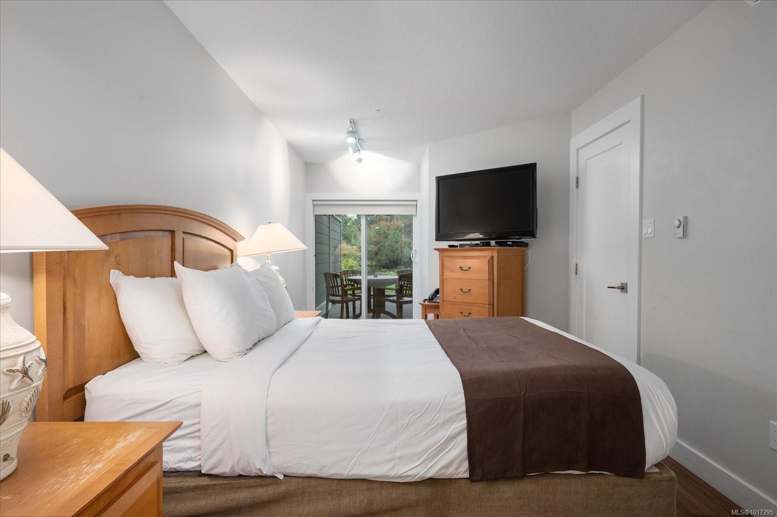 712-1600 Stroulger Rd, Nanoose Bay, BC - Indoor Photo Showing Bedroom