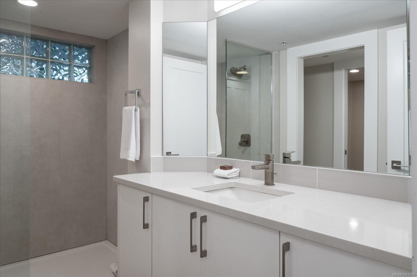 712-1600 Stroulger Rd, Nanoose Bay, BC - Indoor Photo Showing Bathroom