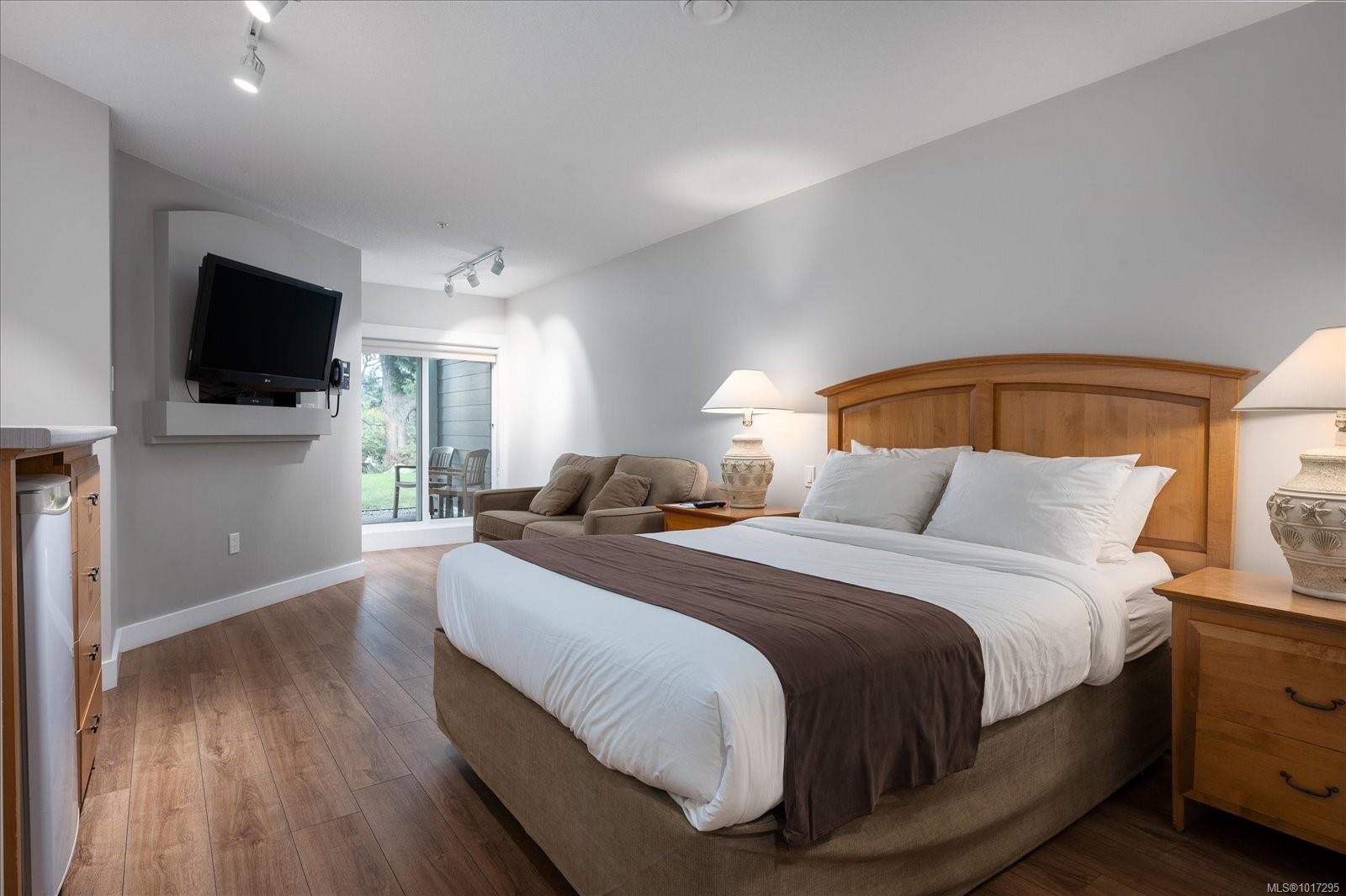 712-1600 Stroulger Rd, Nanoose Bay, BC - Indoor Photo Showing Bedroom