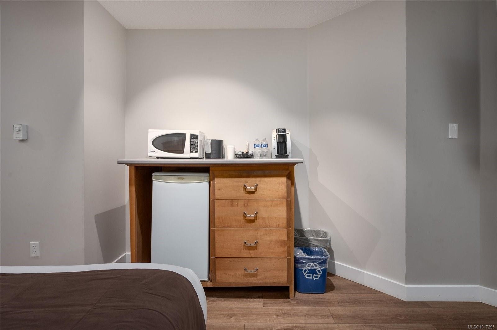 712-1600 Stroulger Rd, Nanoose Bay, BC - Indoor Photo Showing Other Room