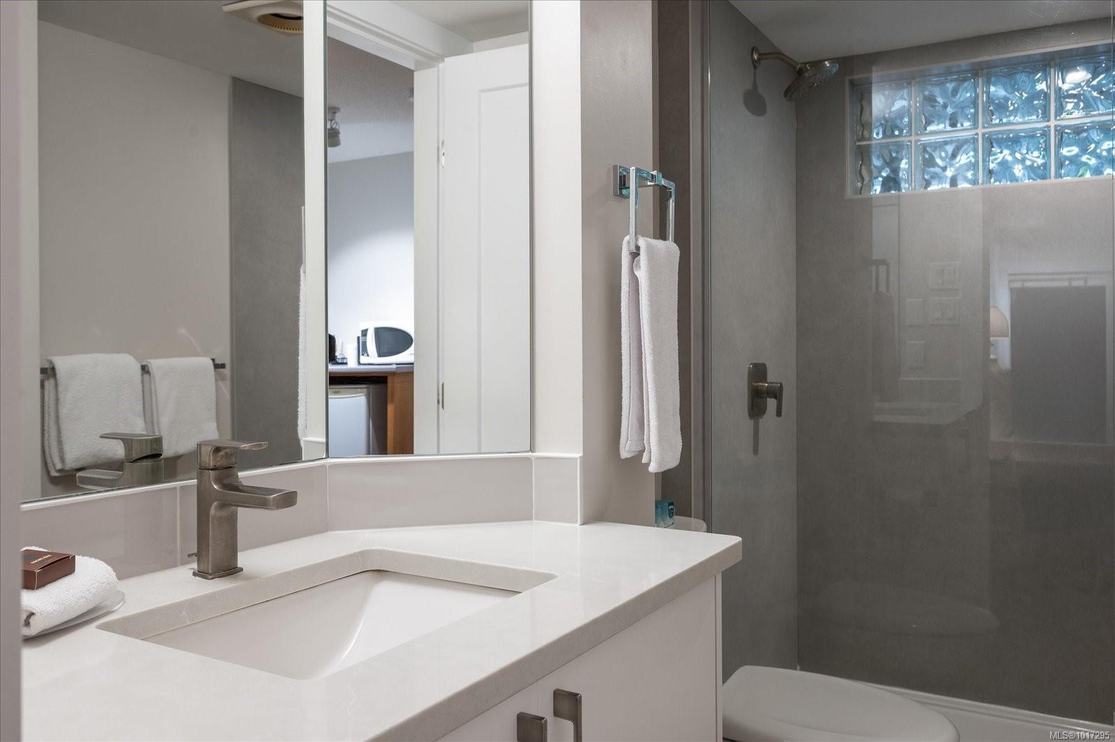 712-1600 Stroulger Rd, Nanoose Bay, BC - Indoor Photo Showing Bathroom