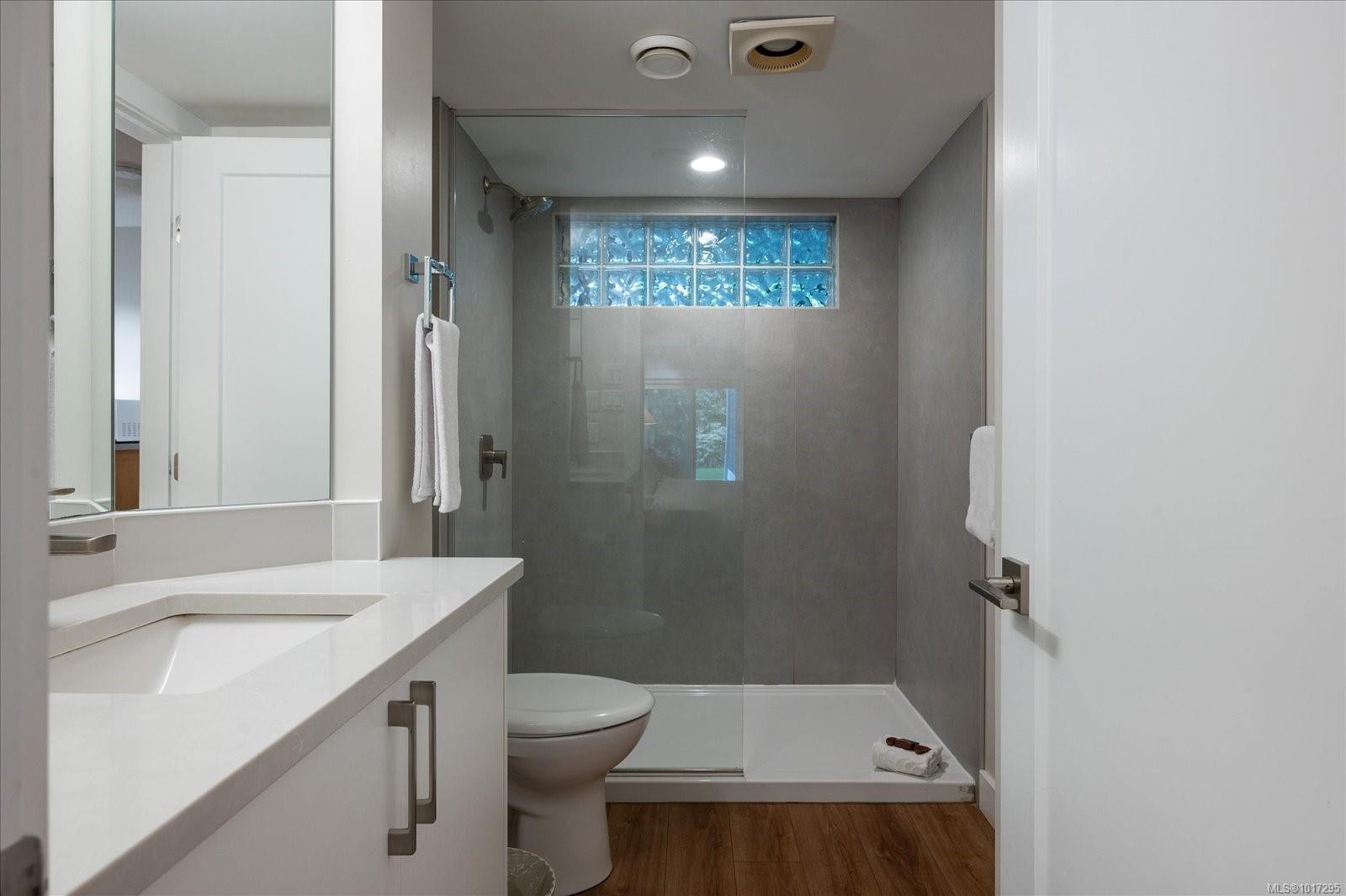 712-1600 Stroulger Rd, Nanoose Bay, BC - Indoor Photo Showing Bathroom