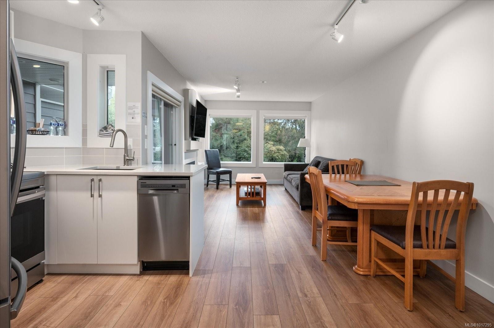 712-1600 Stroulger Rd, Nanoose Bay, BC - Indoor