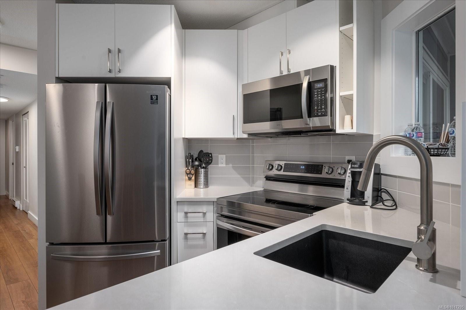 712-1600 Stroulger Rd, Nanoose Bay, BC - Indoor Photo Showing Kitchen With Upgraded Kitchen