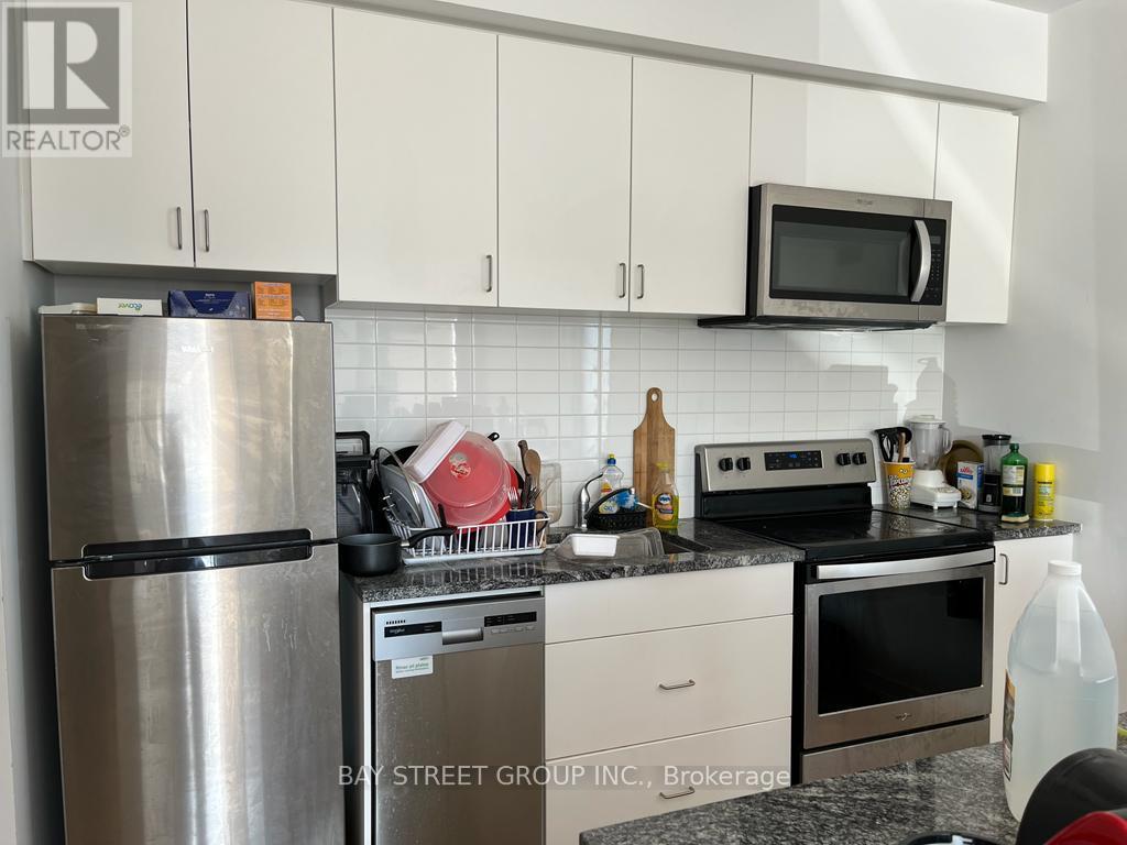 96C - 1760 Simcoe Street N, Oshawa, ON - Indoor Photo Showing Kitchen With Stainless Steel Kitchen With Upgraded Kitchen