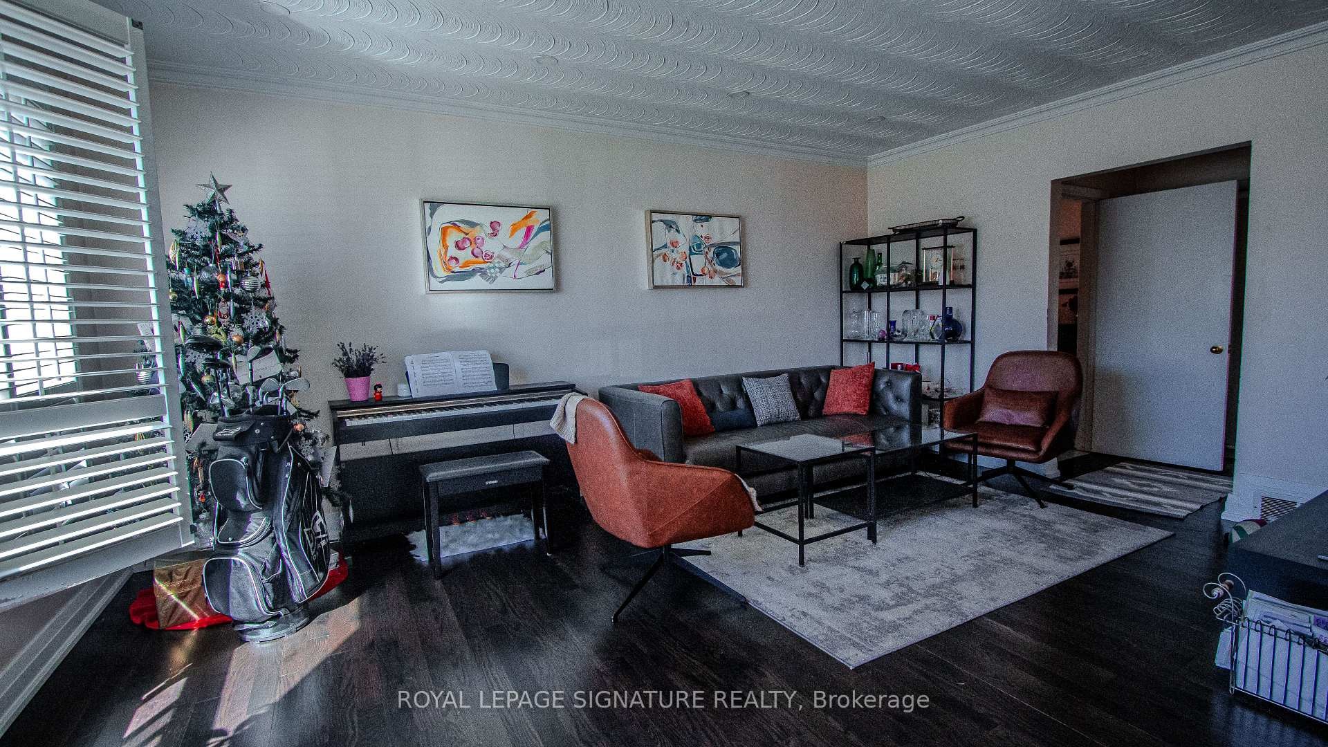 11 Blaydon Avenue, Toronto, ON - Indoor Photo Showing Living Room