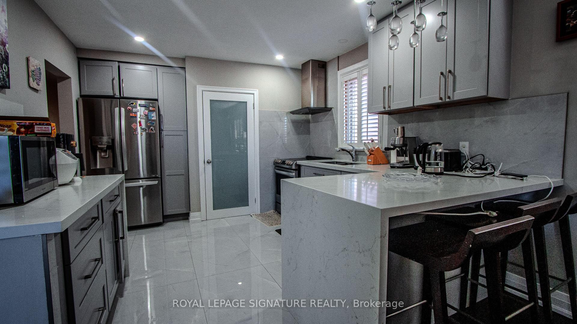 11 Blaydon Avenue, Toronto, ON - Indoor Photo Showing Kitchen With Upgraded Kitchen