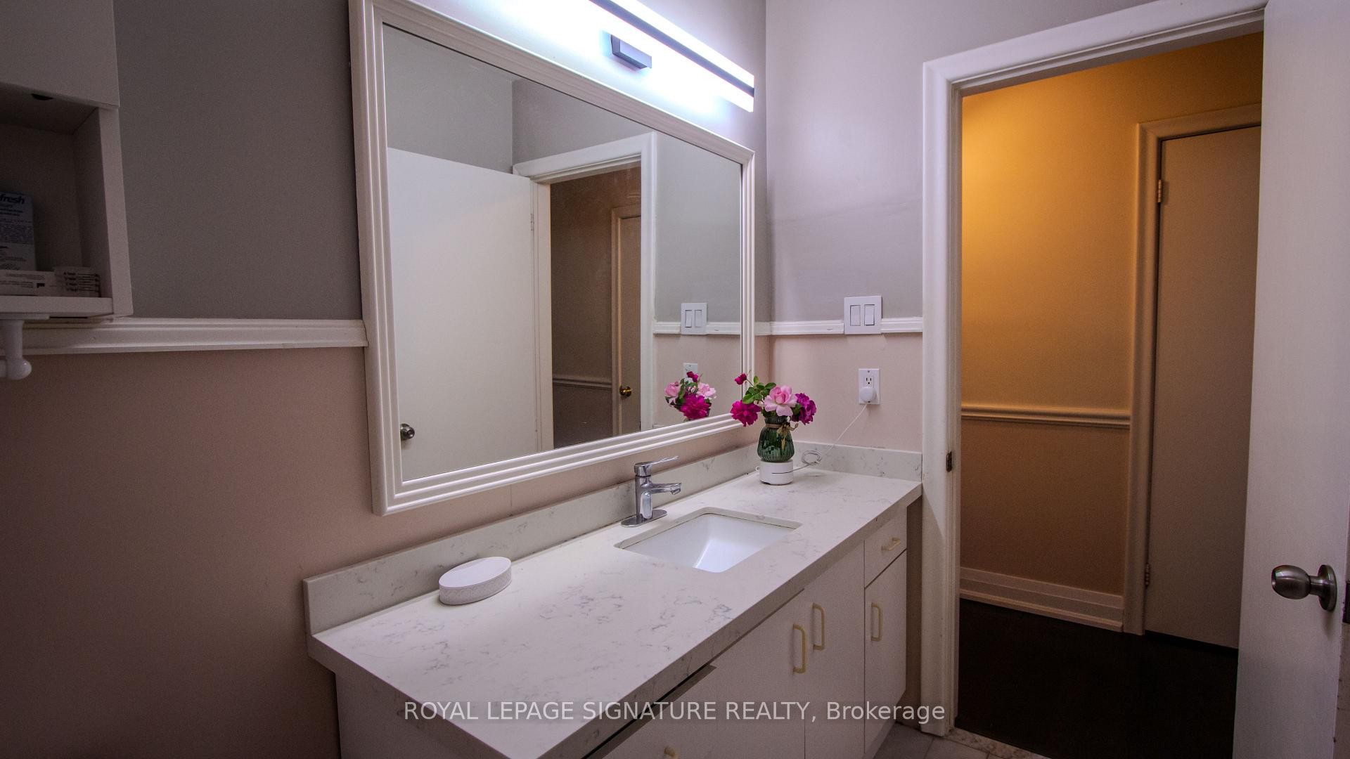 11 Blaydon Avenue, Toronto, ON - Indoor Photo Showing Bathroom