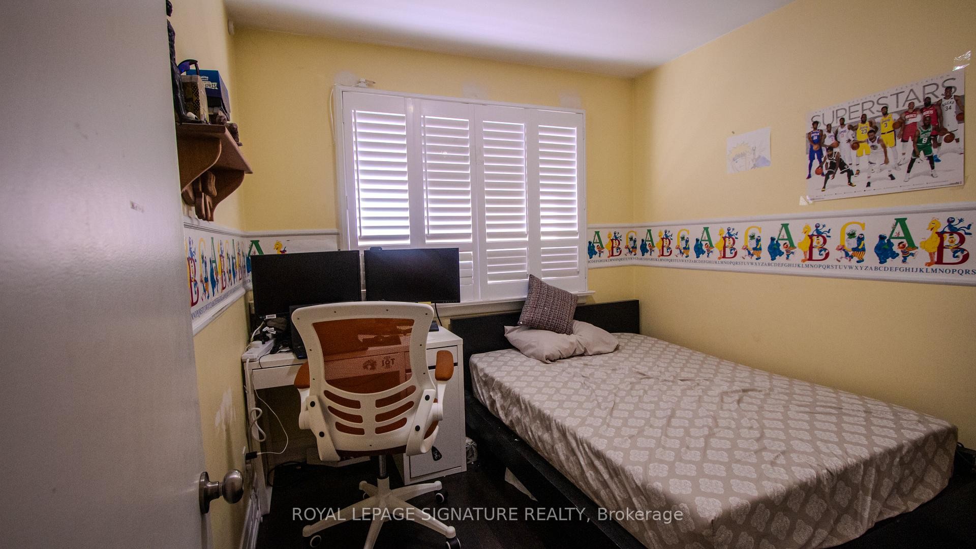 11 Blaydon Avenue, Toronto, ON - Indoor Photo Showing Bedroom