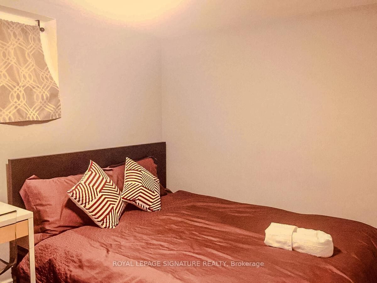 11 Blaydon Avenue, Toronto, ON - Indoor Photo Showing Bedroom