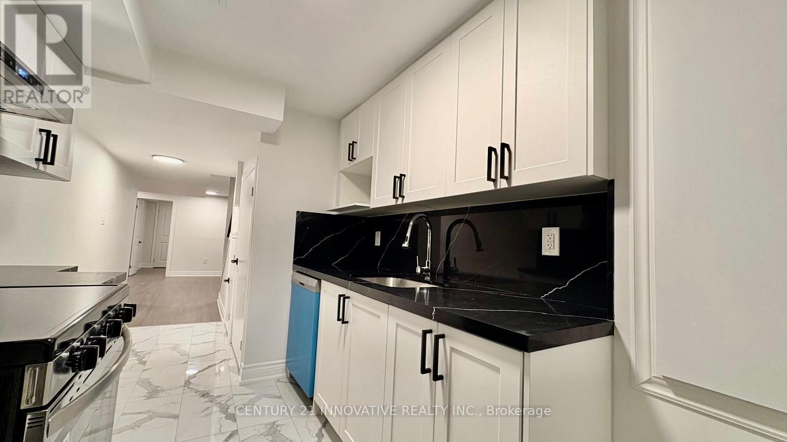Bsmt - 5 Jinnah Avenue, Markham, ON - Indoor Photo Showing Kitchen