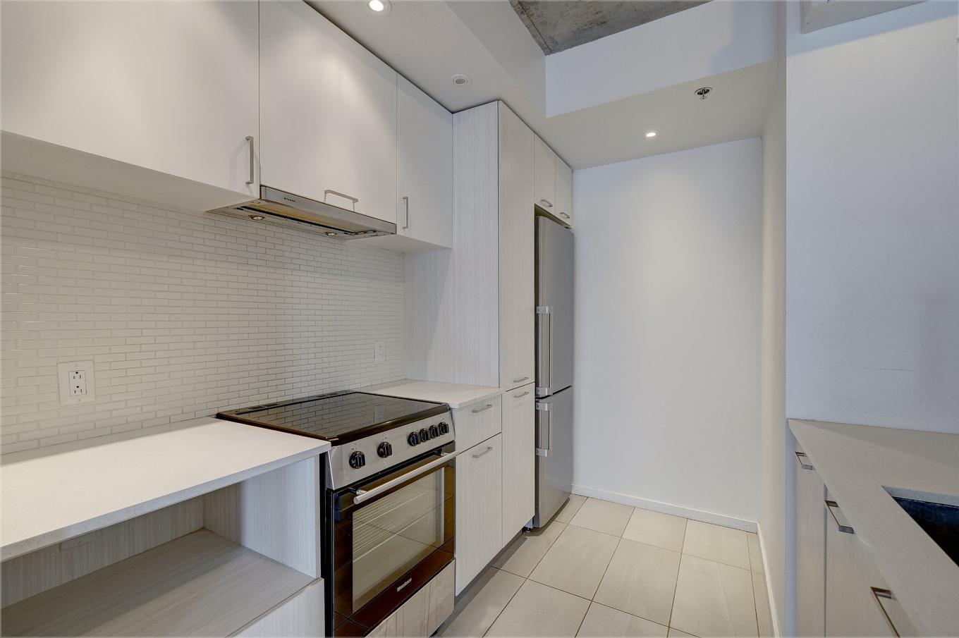 Kitchen - 1503-2117 Rue Tupper, Montréal (Ville-Marie), QC - Indoor Photo Showing Kitchen With Upgraded Kitchen