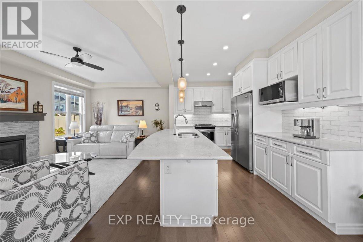 33 Solaris Drive, Ottawa, ON - Indoor Photo Showing Kitchen With Fireplace With Upgraded Kitchen