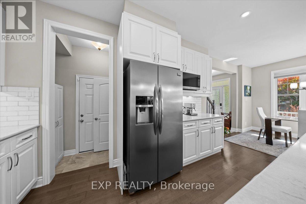 33 Solaris Drive, Ottawa, ON - Indoor Photo Showing Kitchen