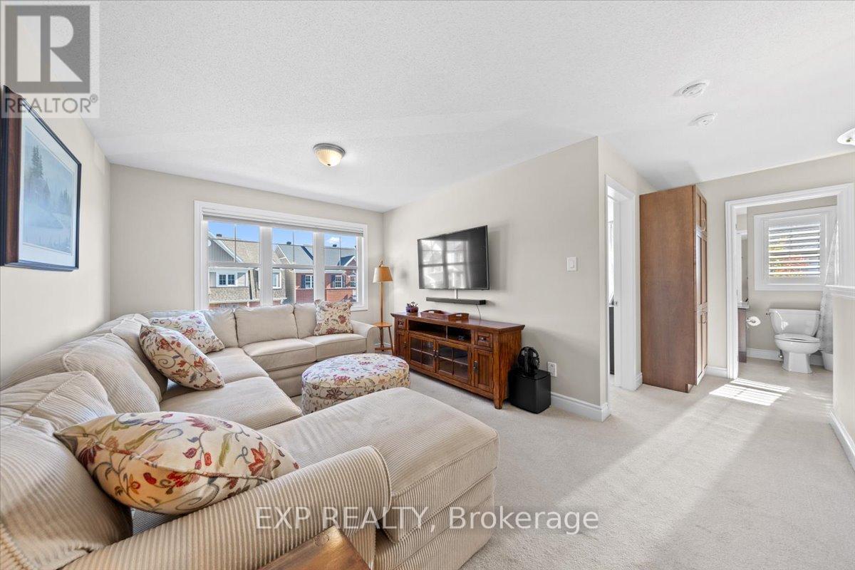 33 Solaris Drive, Ottawa, ON - Indoor Photo Showing Living Room