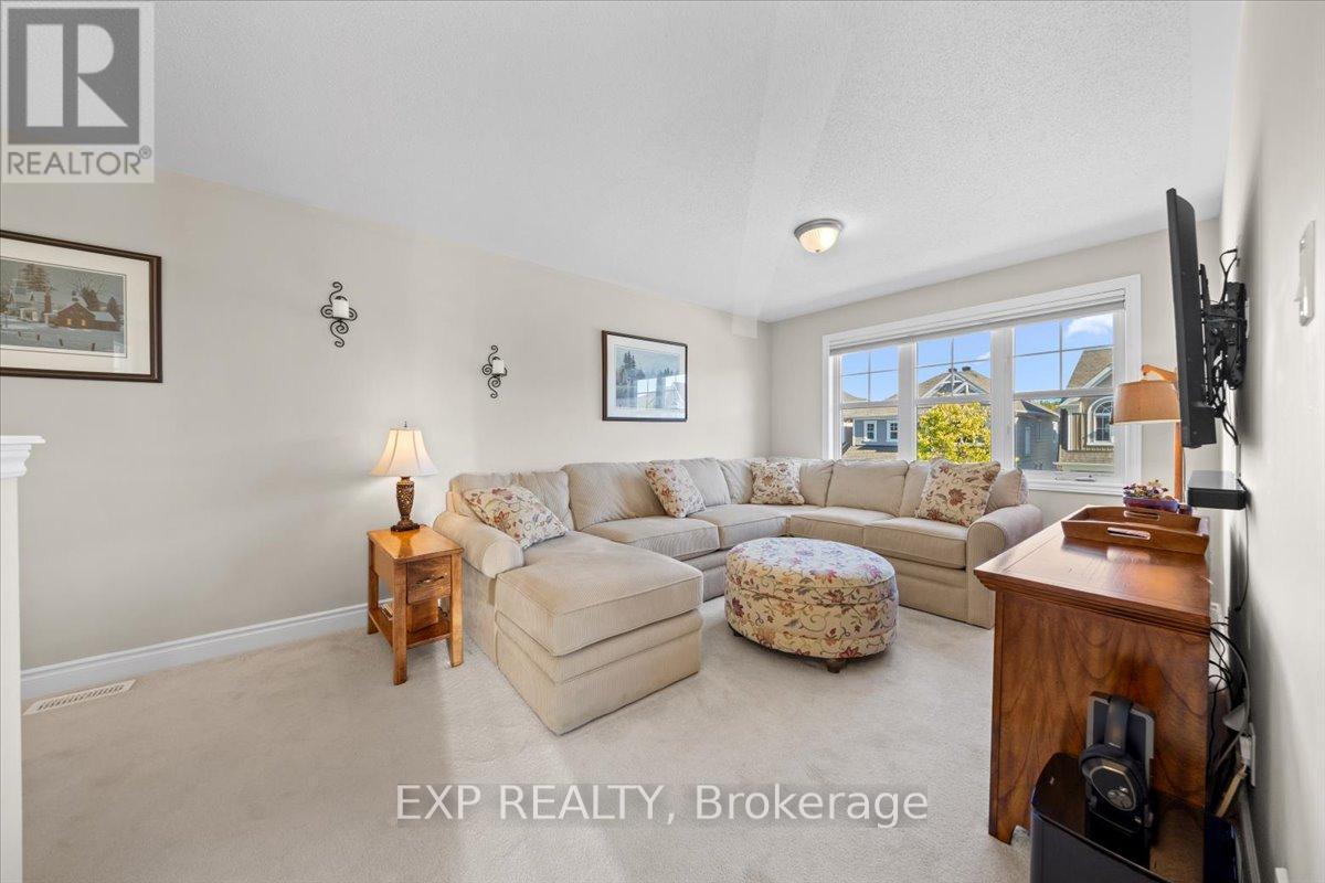 33 Solaris Drive, Ottawa, ON - Indoor Photo Showing Living Room