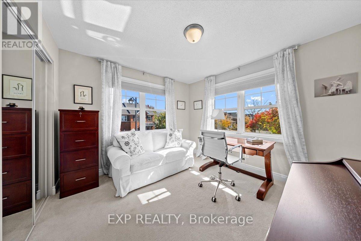 33 Solaris Drive, Ottawa, ON - Indoor Photo Showing Living Room