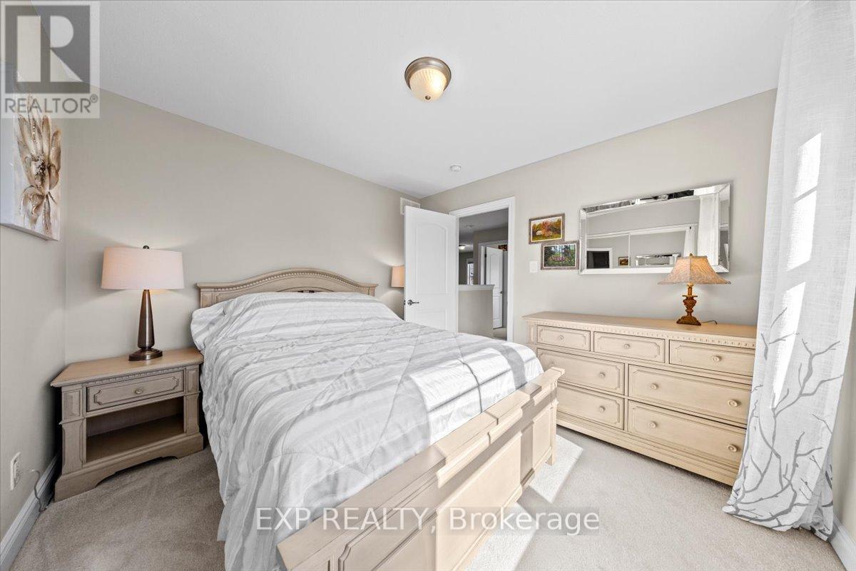 33 Solaris Drive, Ottawa, ON - Indoor Photo Showing Bedroom