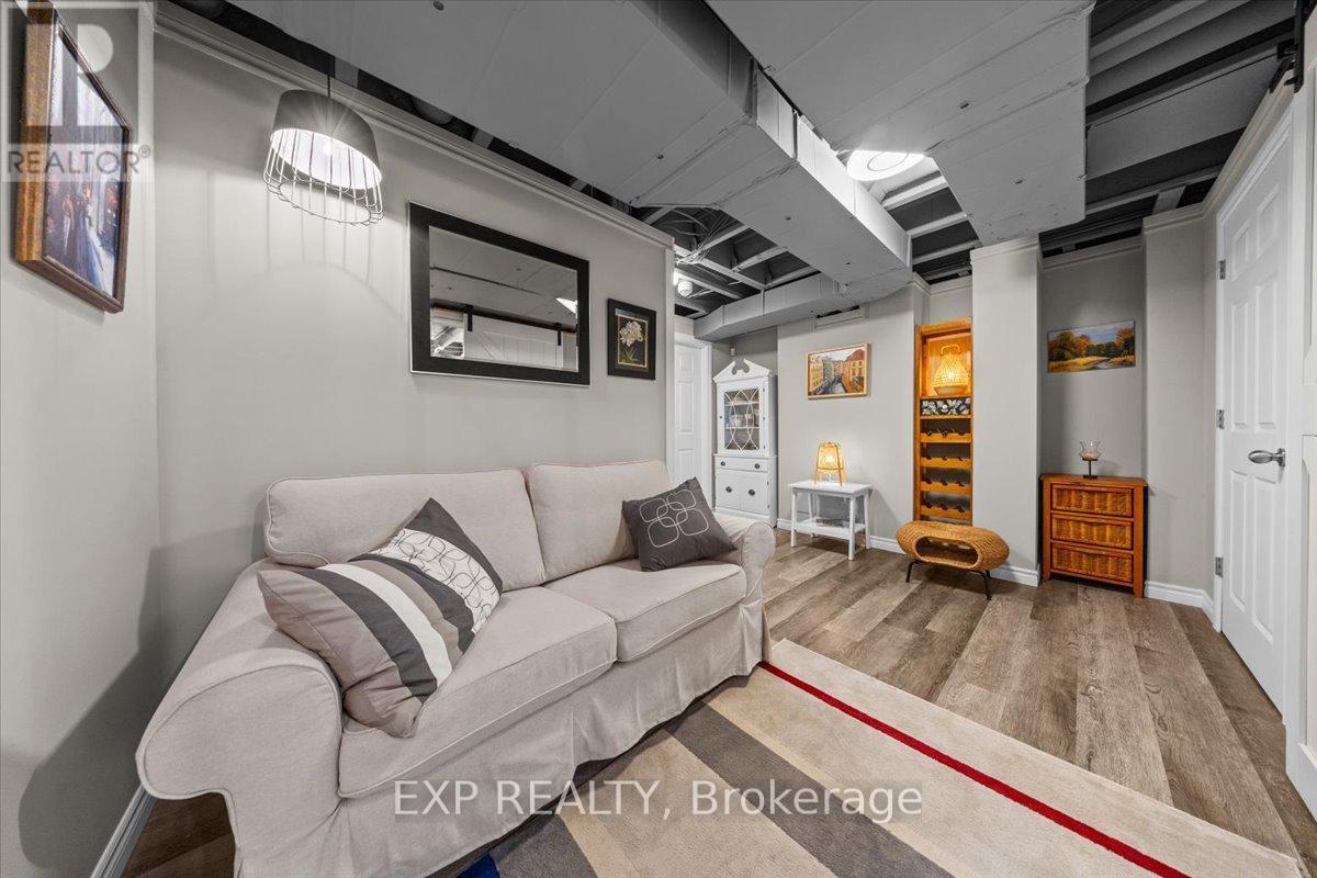 33 Solaris Drive, Ottawa, ON - Indoor