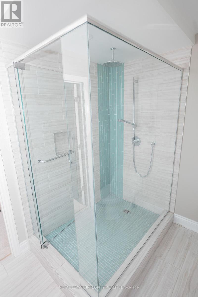 1055 Plante Drive, Ottawa, ON - Indoor Photo Showing Bathroom
