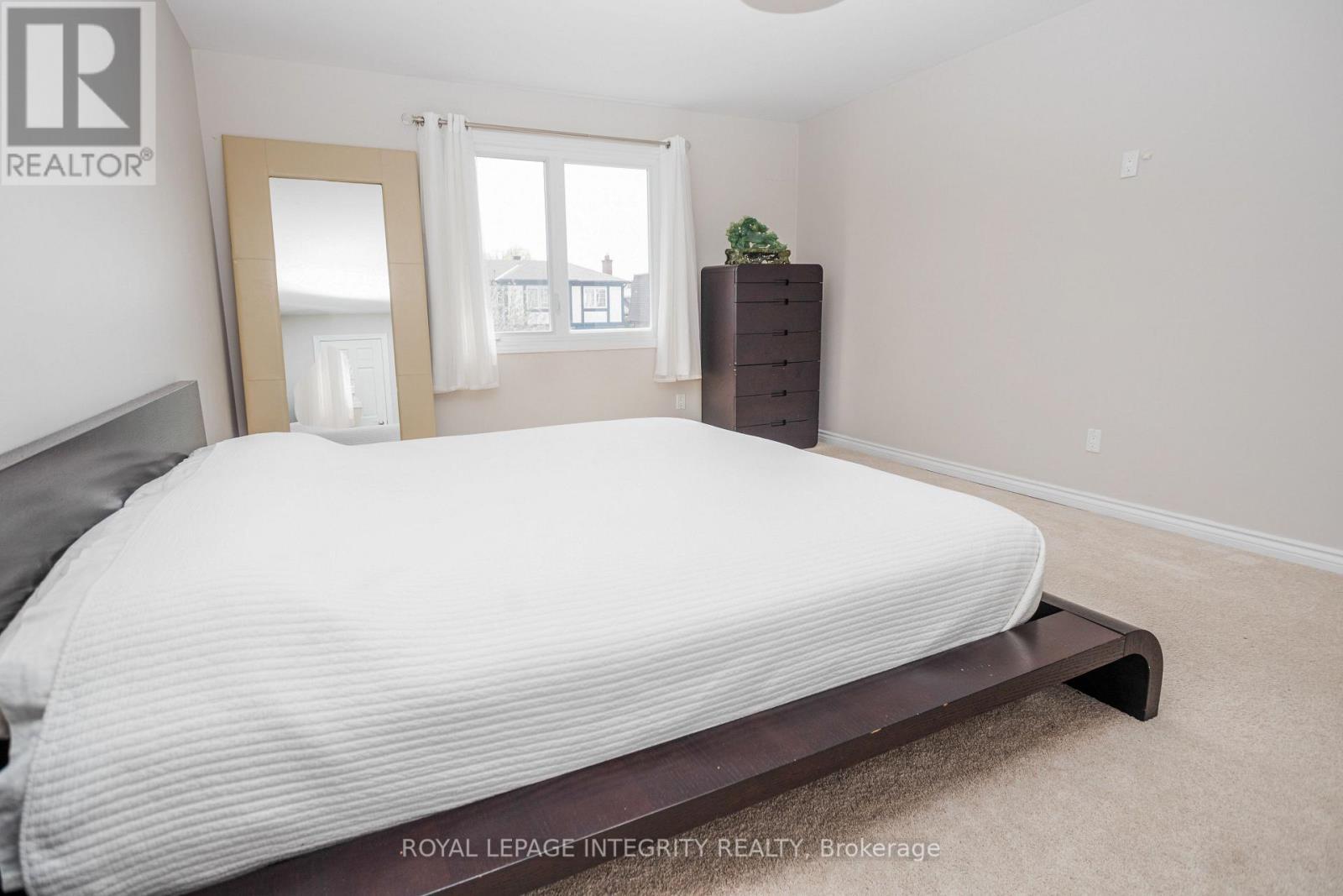 1055 Plante Drive, Ottawa, ON - Indoor Photo Showing Bedroom