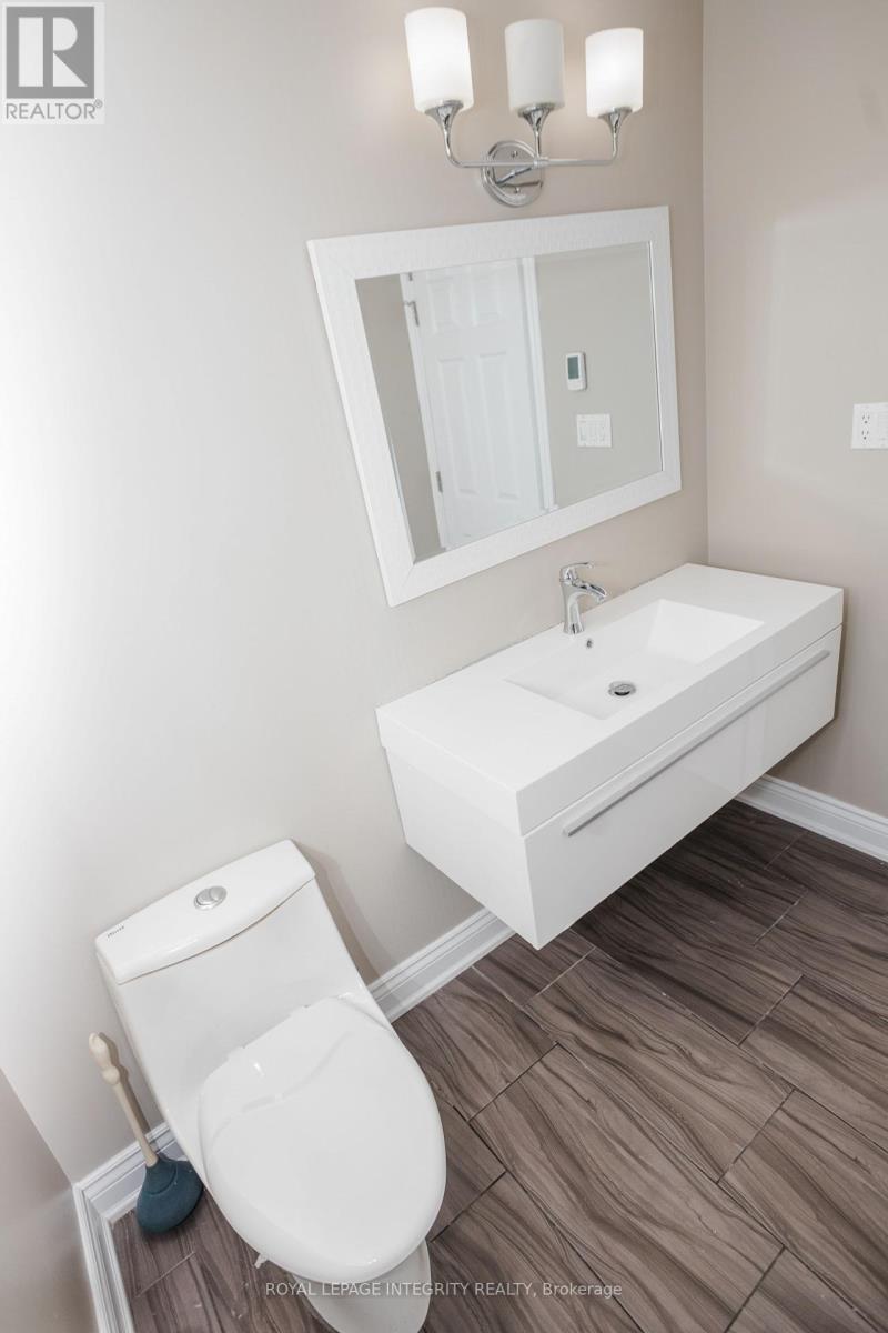 1055 Plante Drive, Ottawa, ON - Indoor Photo Showing Bathroom