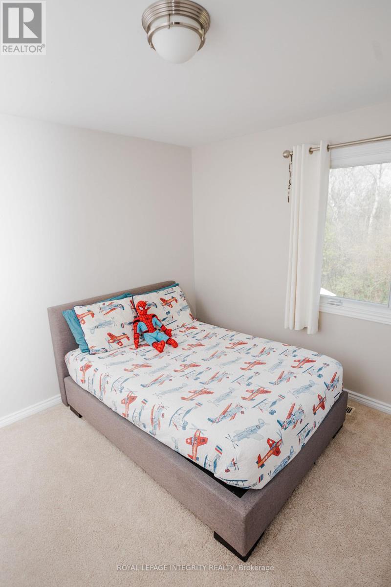 1055 Plante Drive, Ottawa, ON - Indoor Photo Showing Bedroom