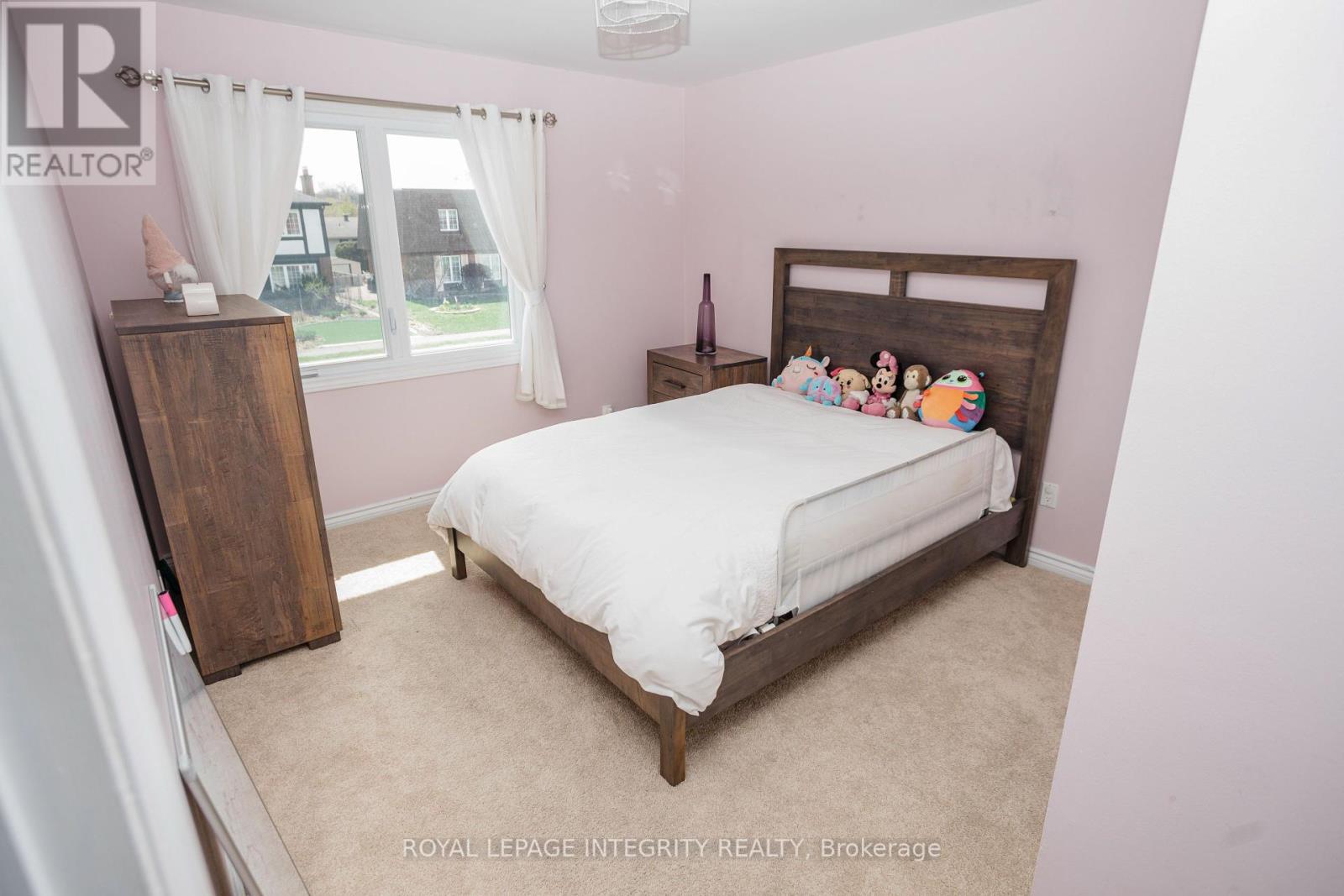 1055 Plante Drive, Ottawa, ON - Indoor Photo Showing Bedroom
