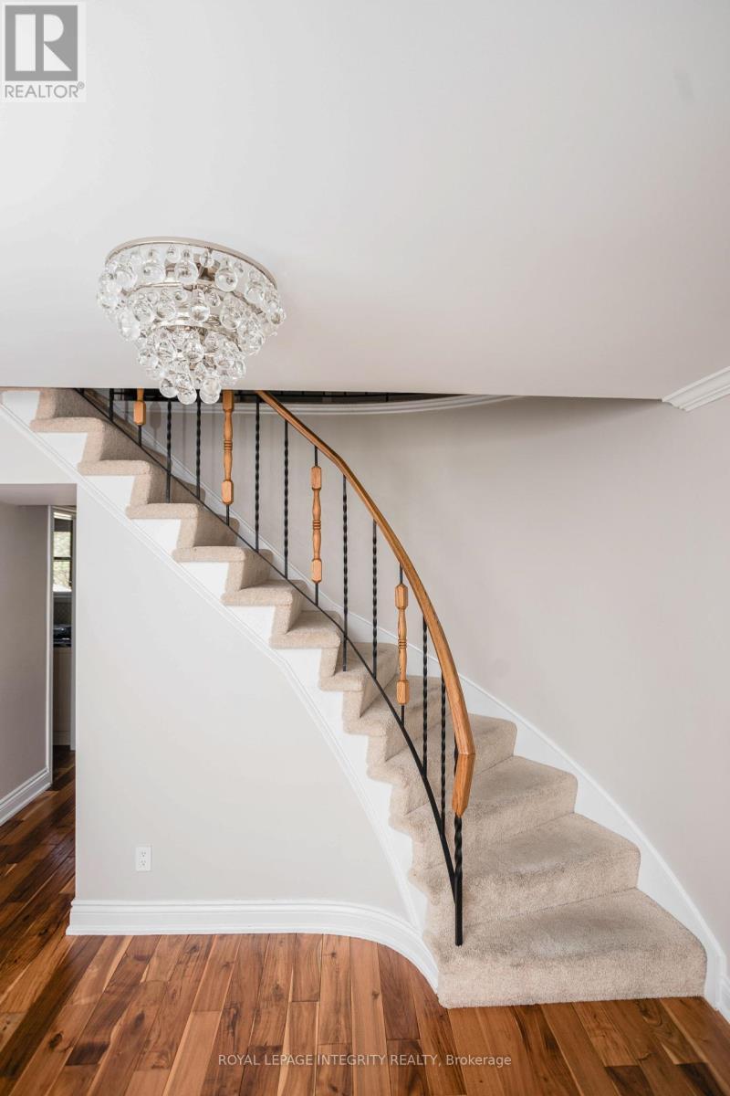 1055 Plante Drive, Ottawa, ON - Indoor Photo Showing Other Room