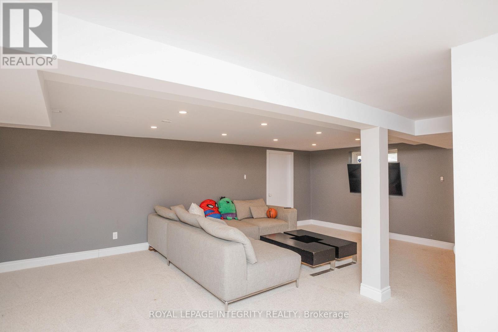 1055 Plante Drive, Ottawa, ON - Indoor Photo Showing Other Room