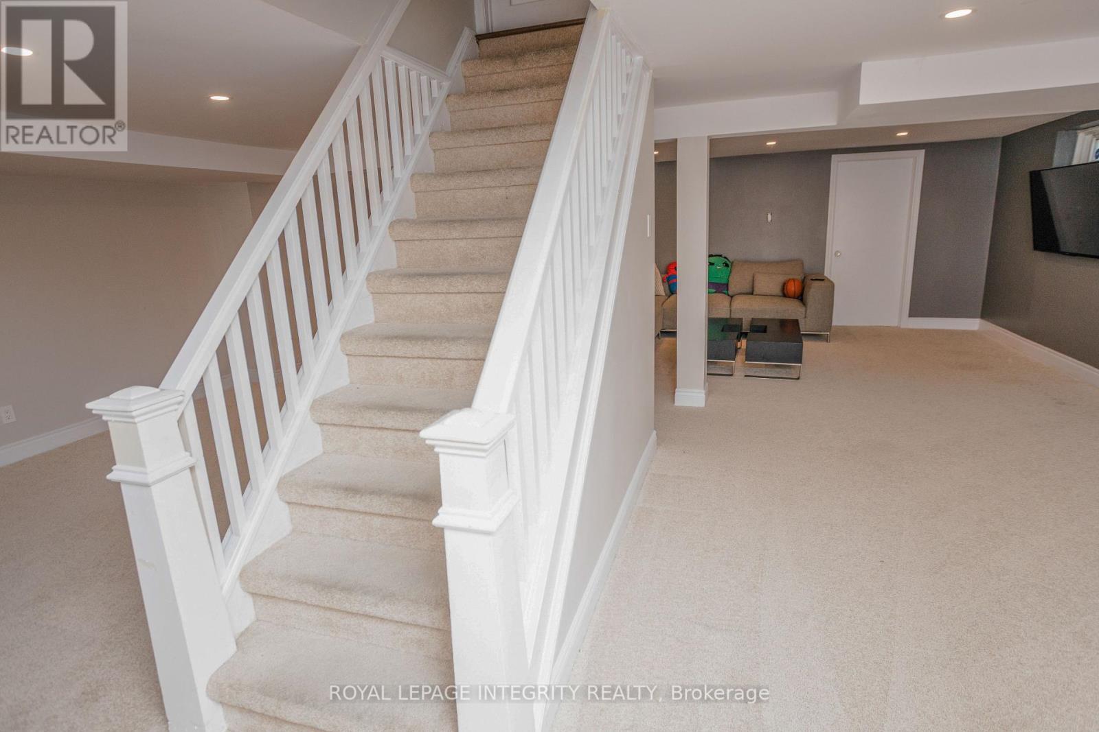 1055 Plante Drive, Ottawa, ON - Indoor Photo Showing Other Room