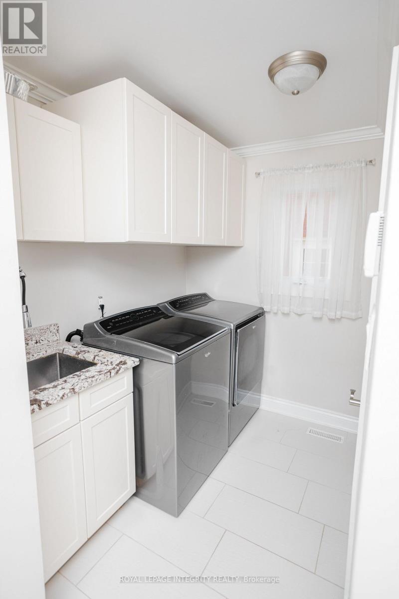 1055 Plante Drive, Ottawa, ON - Indoor Photo Showing Laundry Room