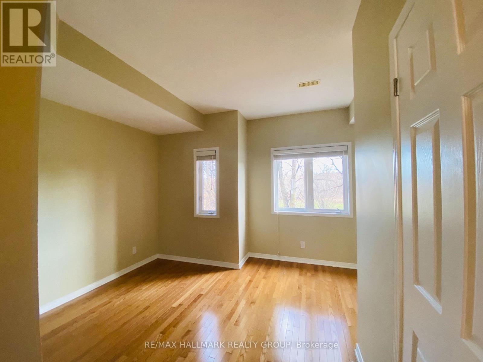 338 London Terrace, Ottawa, ON - Indoor Photo Showing Other Room